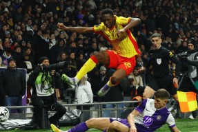 易游体育小组-马德里竞技成为黑马，决赛前赛场上强劲竞争的简单介绍