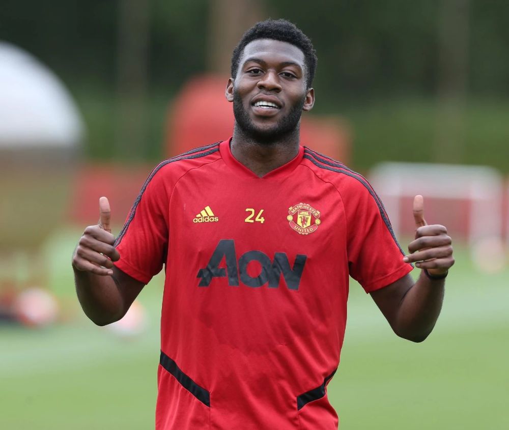 包含斯图加特阵中年轻天才获得国家队首秀的词条