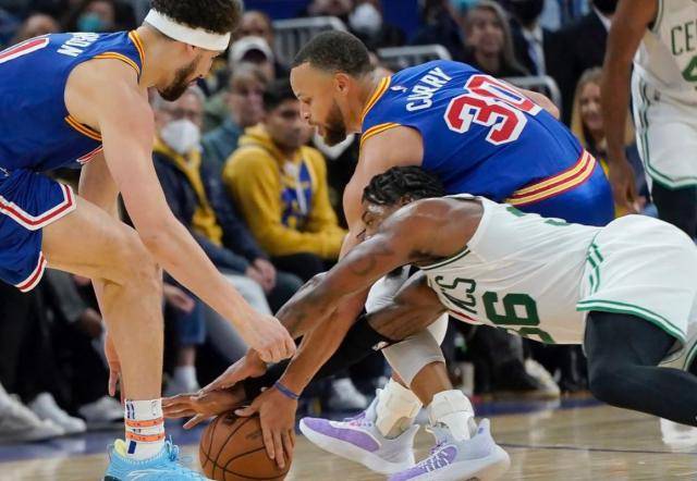 包含NBA新玩法正在试行，球员们储备不够急需适应的词条